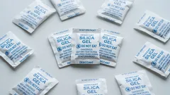 Kasta inte bort de där små påsarna från nya skor: 6 oväntade sätt att använda dem på